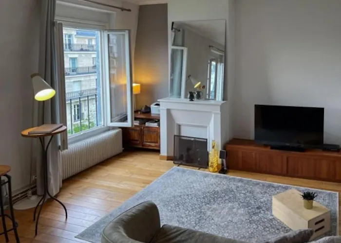 1 Bedroom Fashion Week And Roland Garros